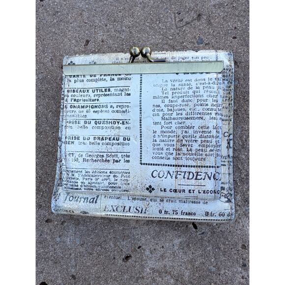 Patricia Nash Newspaper Print Reiti Wallet - Picture 1 of 10